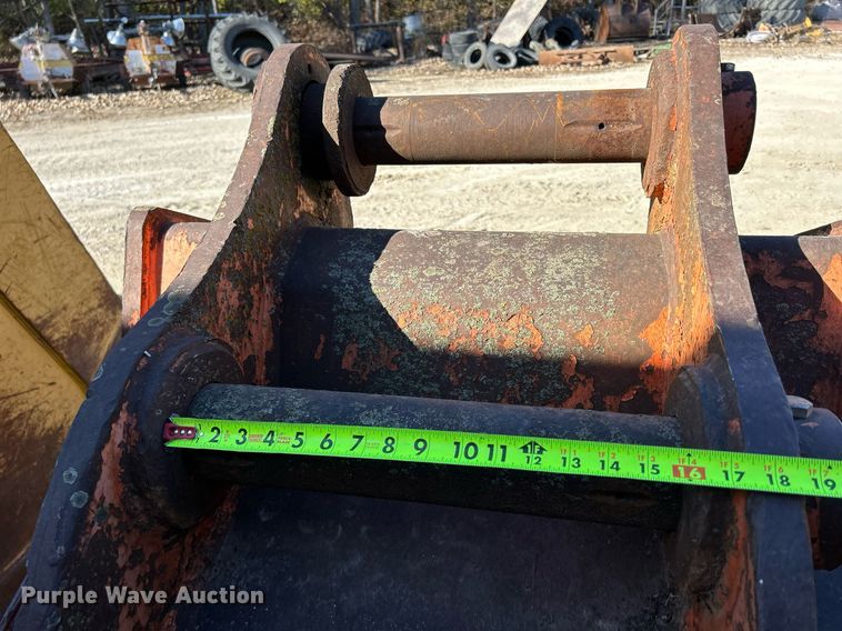 image for item DQ1055 CF  36" W excavator bucket