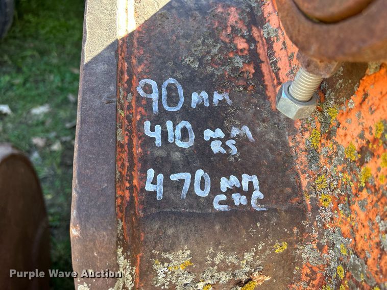 image for item DQ1055 CF  36" W excavator bucket