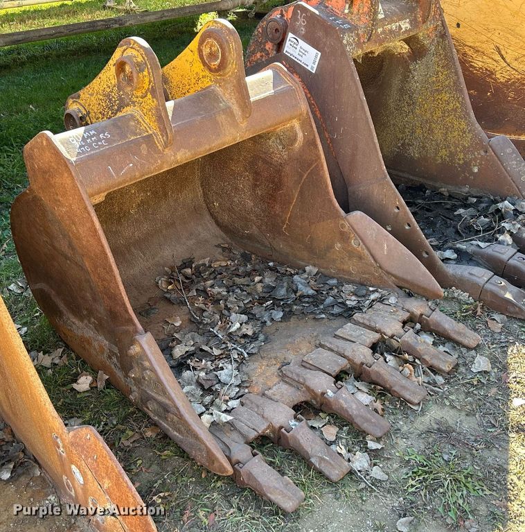 image for item DQ1056 John Deere  45" W excavator bucket