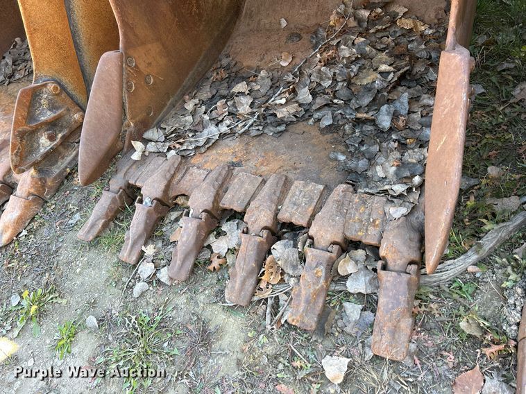 image for item DQ1056 John Deere  45" W excavator bucket