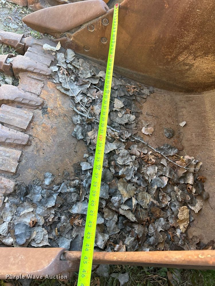 image for item DQ1056 John Deere  45" W excavator bucket
