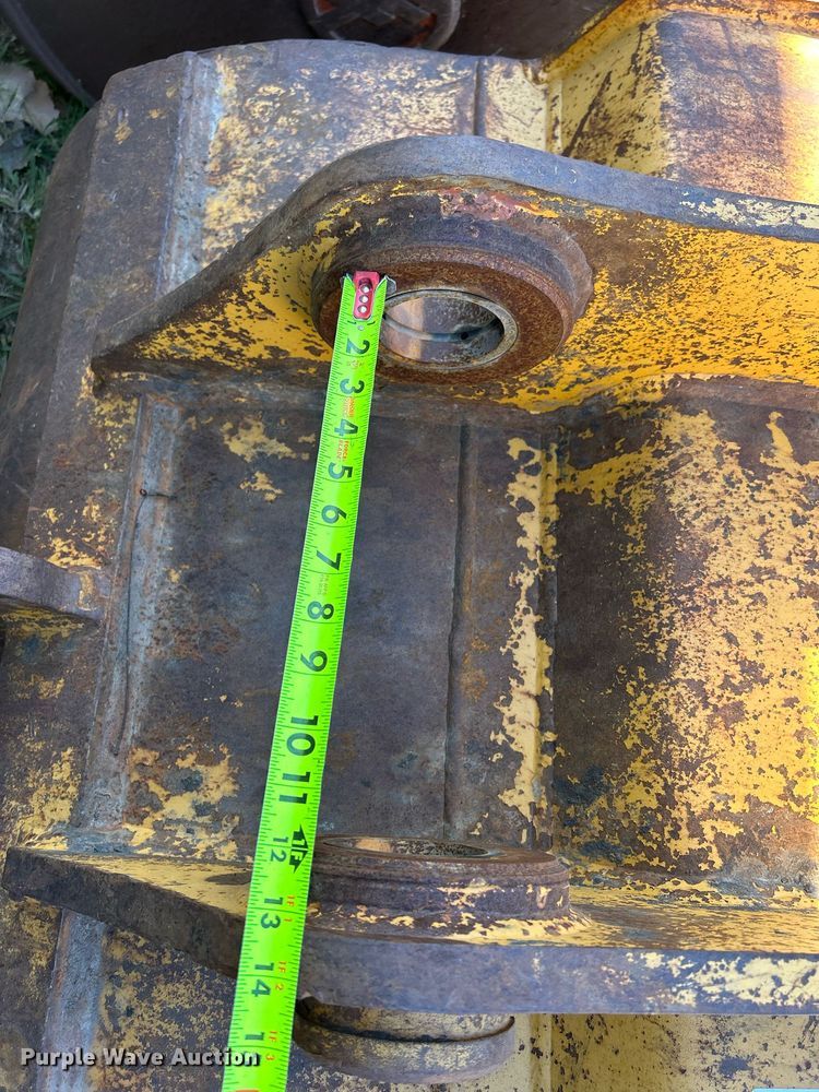 image for item DQ1056 John Deere  45" W excavator bucket