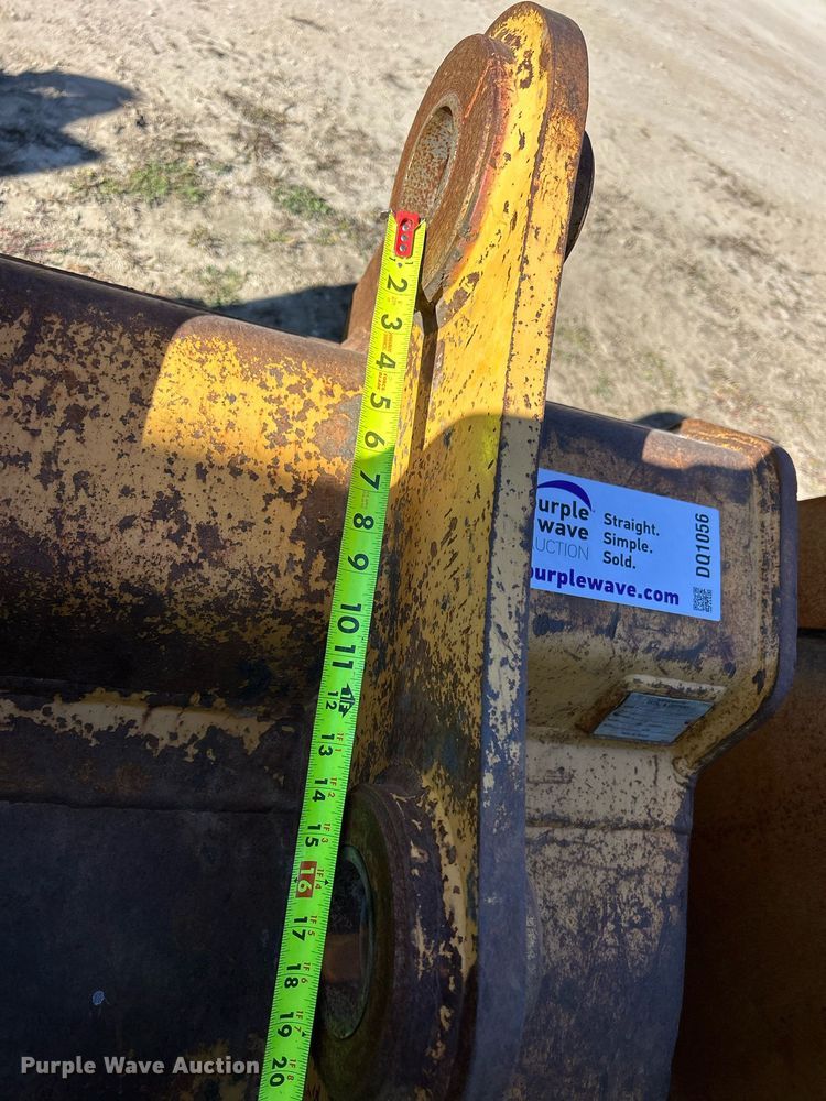 image for item DQ1056 John Deere  45" W excavator bucket