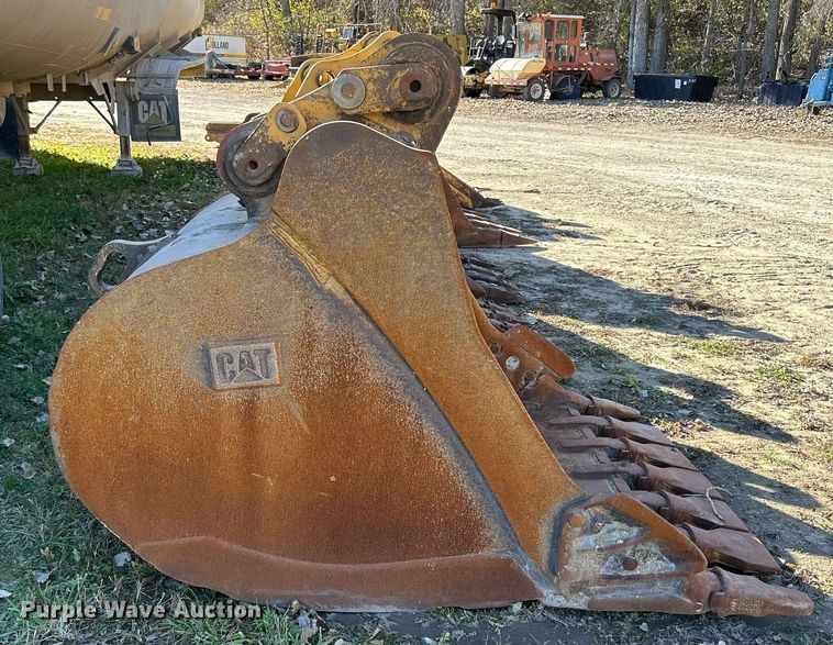 image for item DQ1057 Caterpillar  57" W excavator bucket