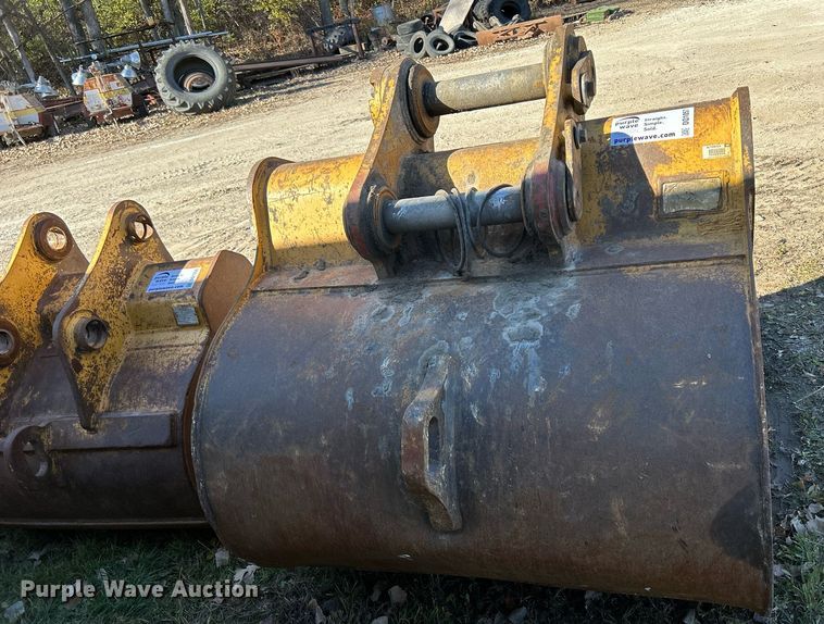 image for item DQ1057 Caterpillar  57" W excavator bucket