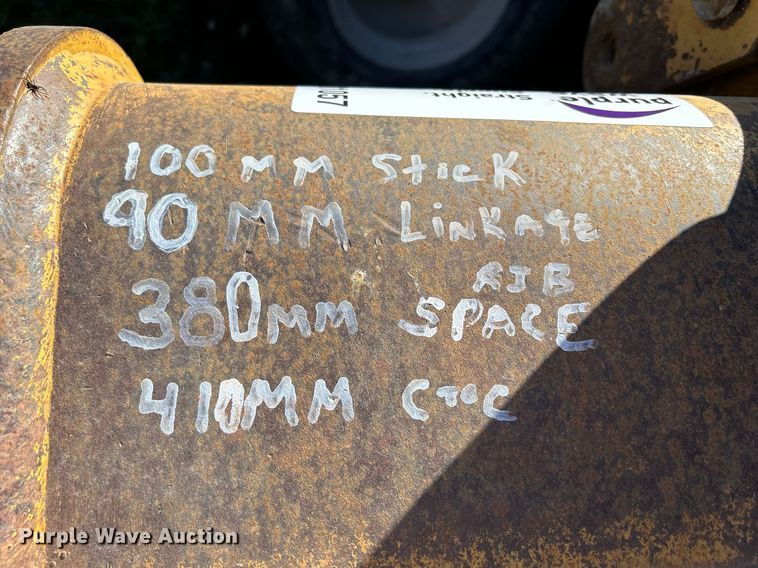 image for item DQ1057 Caterpillar  57" W excavator bucket