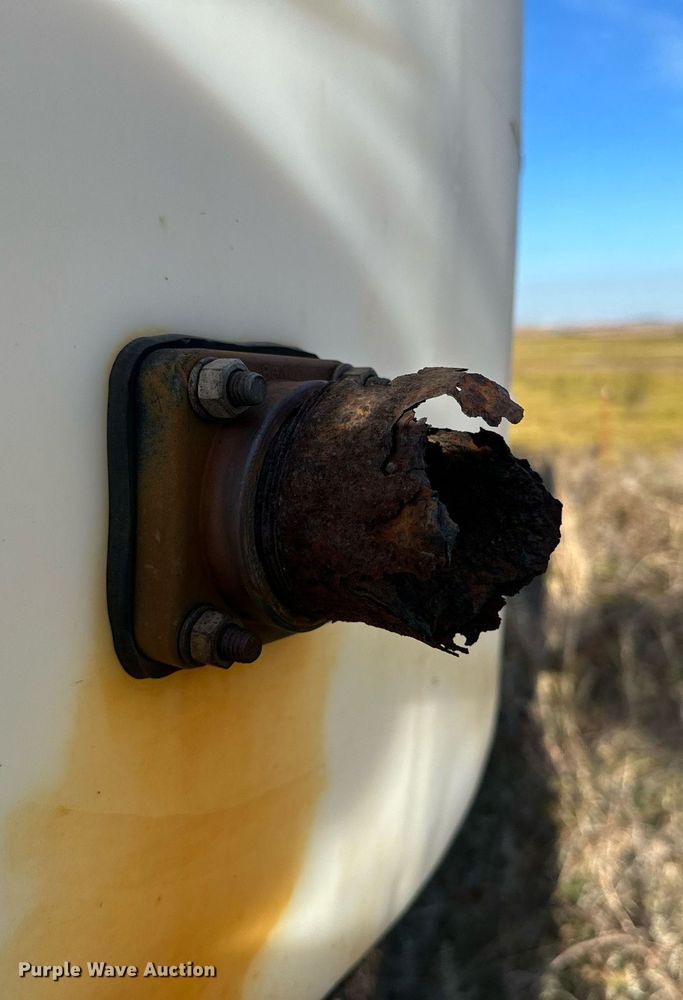 image for item DQ1513 (3) tanks