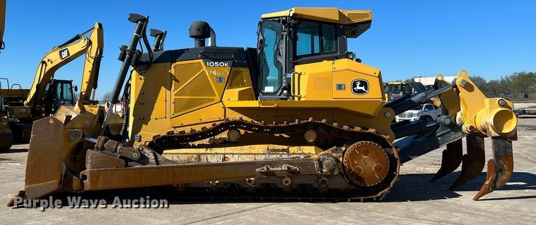 image for item DQ2264 2015 John Deere 1050K  dozer