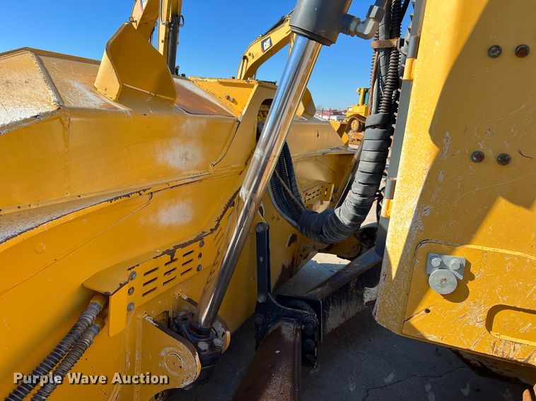 image for item DQ2264 2015 John Deere 1050K  dozer