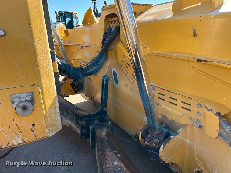 image for item DQ2264 2015 John Deere 1050K  dozer