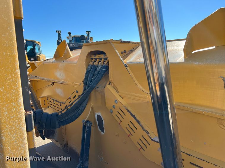 image for item DQ2264 2015 John Deere 1050K  dozer