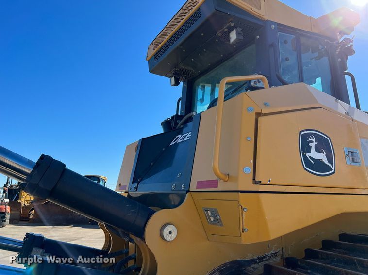 image for item DQ2264 2015 John Deere 1050K  dozer