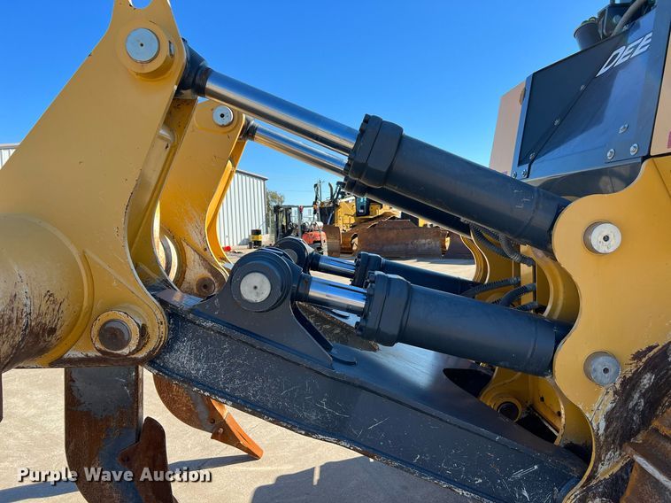 image for item DQ2264 2015 John Deere 1050K  dozer