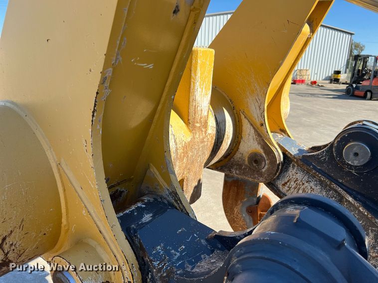 image for item DQ2264 2015 John Deere 1050K  dozer