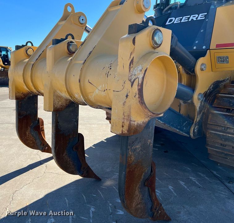 image for item DQ2264 2015 John Deere 1050K  dozer