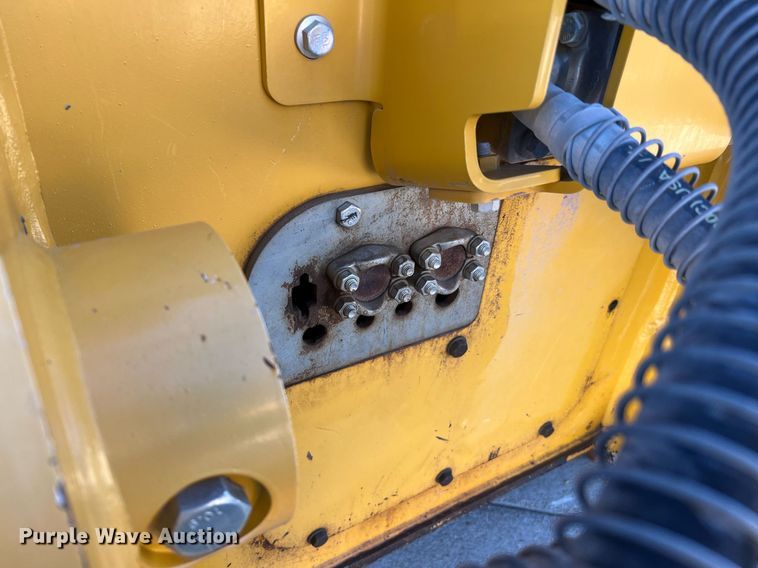 image for item DQ2264 2015 John Deere 1050K  dozer