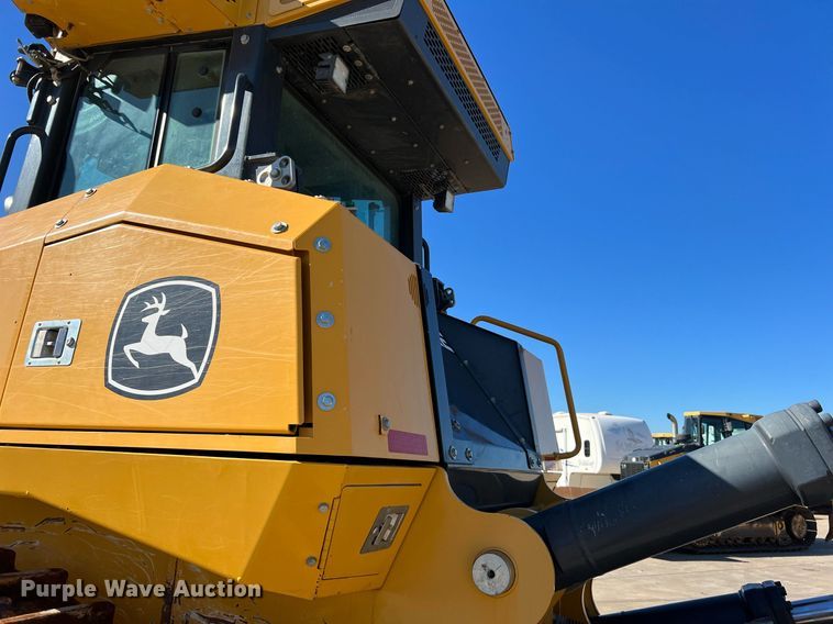 image for item DQ2264 2015 John Deere 1050K  dozer