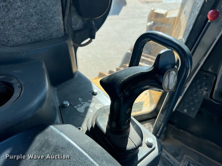 image for item DQ2264 2015 John Deere 1050K  dozer