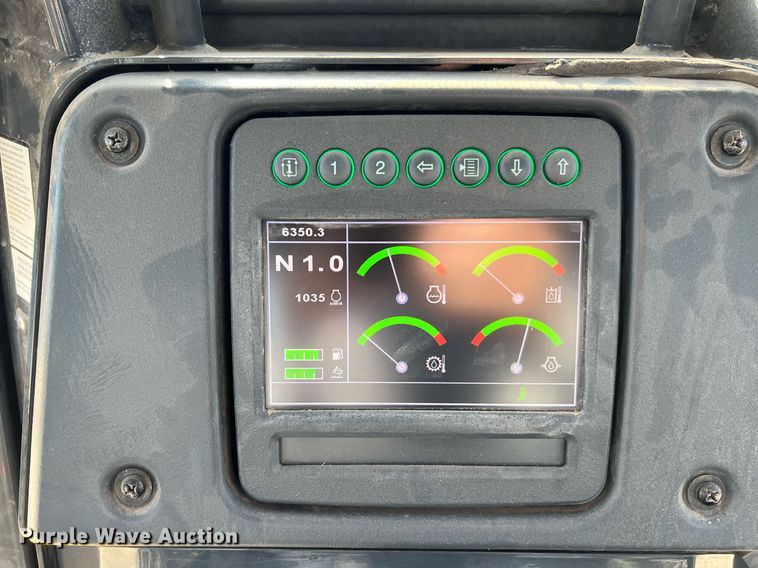 image for item DQ2264 2015 John Deere 1050K  dozer