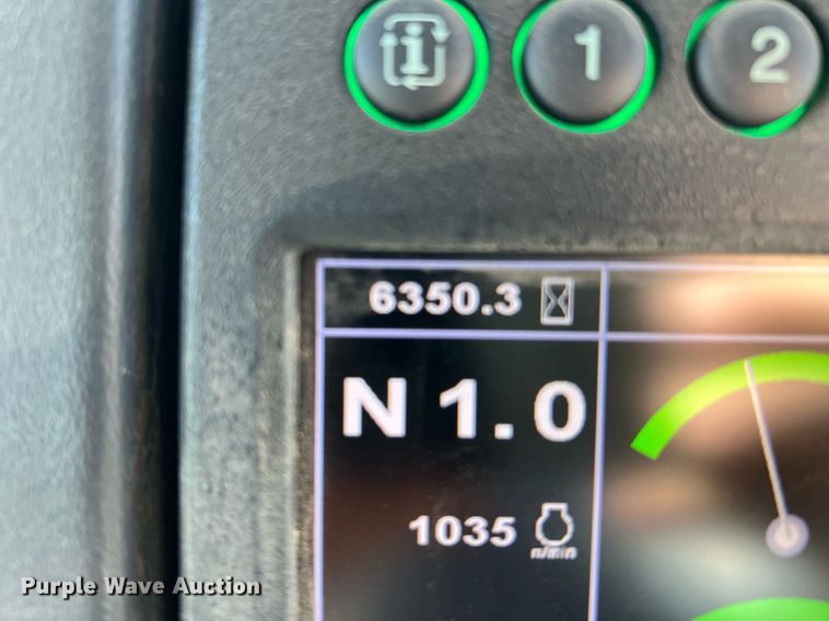 image for item DQ2264 2015 John Deere 1050K  dozer