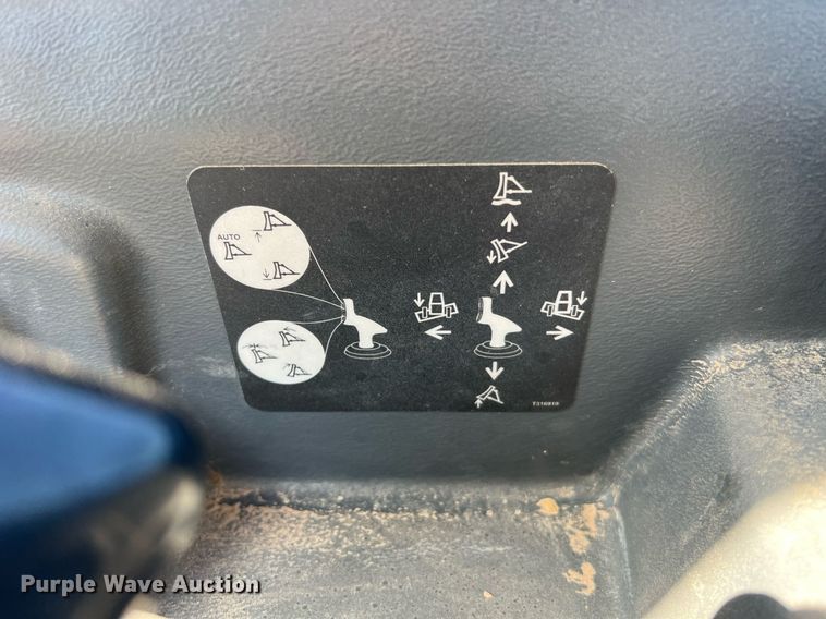 image for item DQ2264 2015 John Deere 1050K  dozer