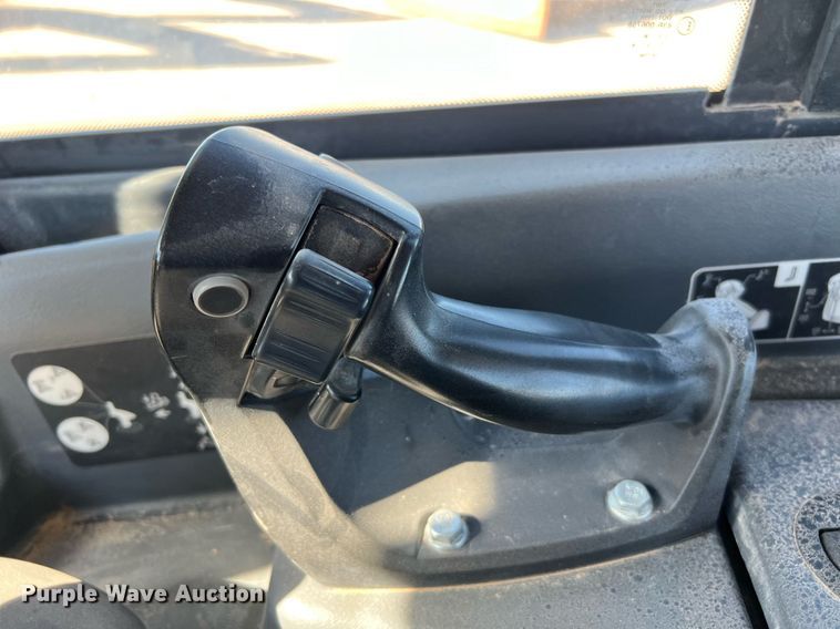 image for item DQ2264 2015 John Deere 1050K  dozer