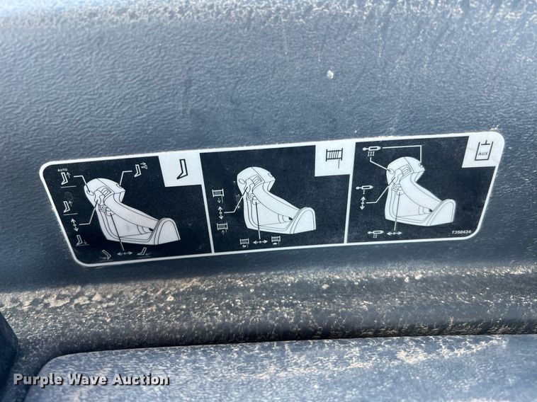 image for item DQ2264 2015 John Deere 1050K  dozer