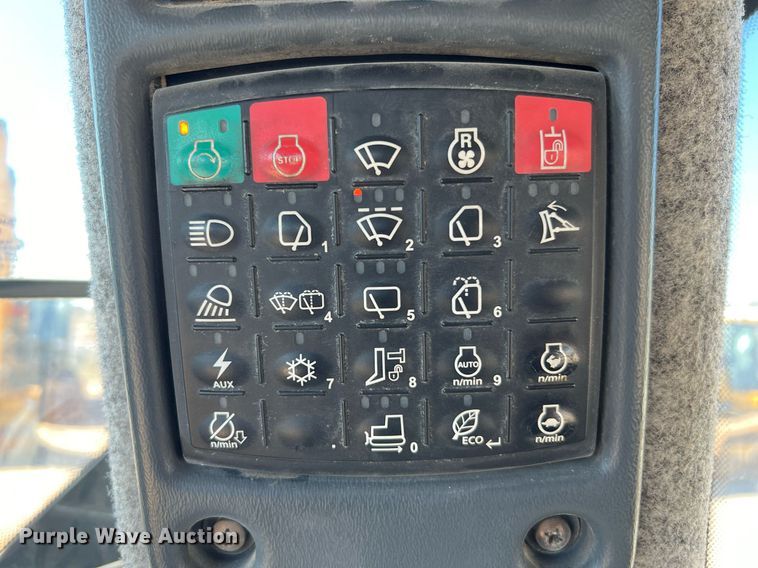 image for item DQ2264 2015 John Deere 1050K  dozer