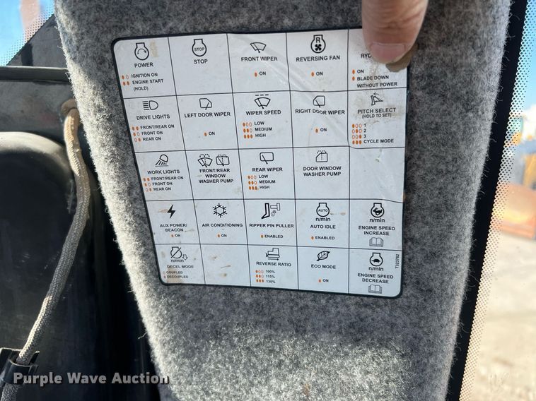 image for item DQ2264 2015 John Deere 1050K  dozer