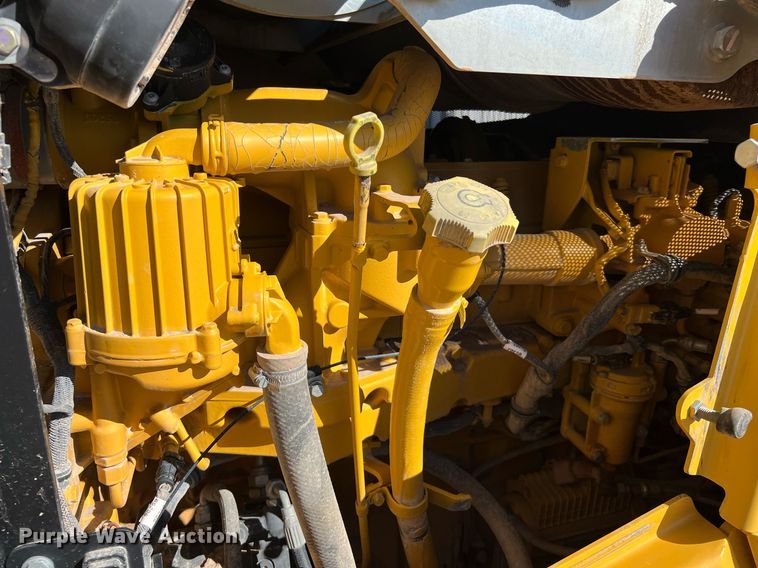 image for item DQ2264 2015 John Deere 1050K  dozer