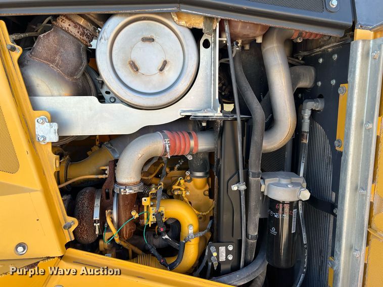 image for item DQ2264 2015 John Deere 1050K  dozer