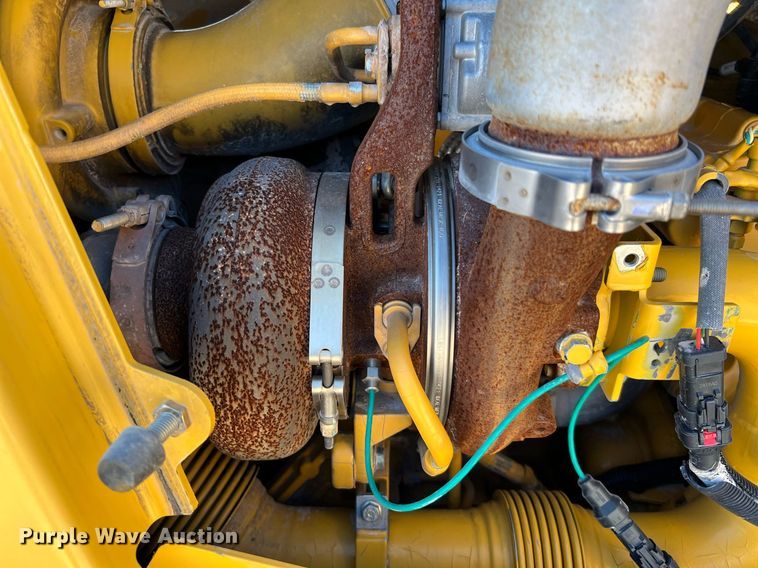 image for item DQ2264 2015 John Deere 1050K  dozer