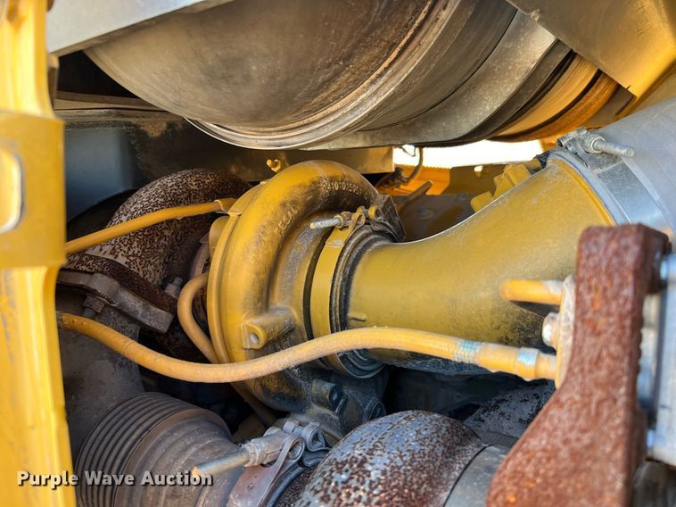 image for item DQ2264 2015 John Deere 1050K  dozer