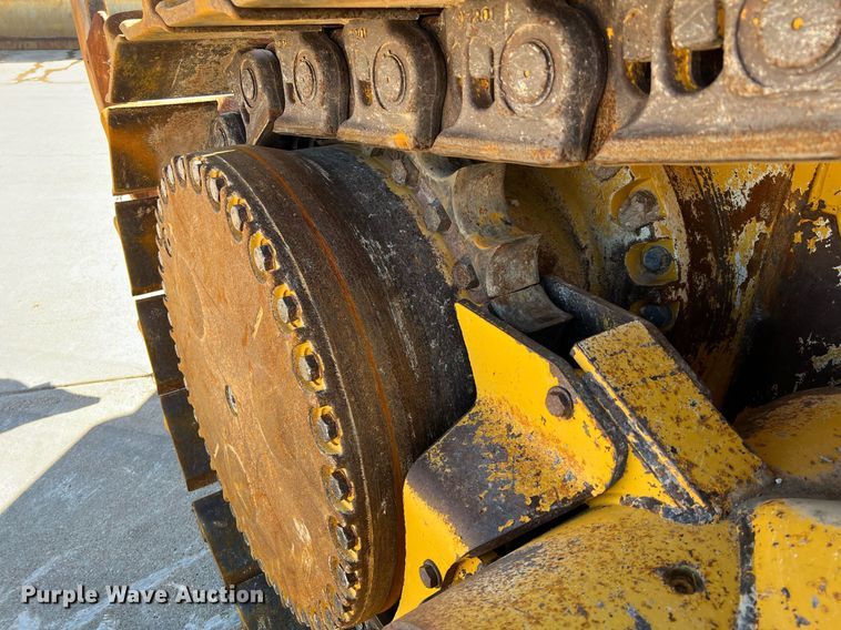 image for item DQ2264 2015 John Deere 1050K  dozer