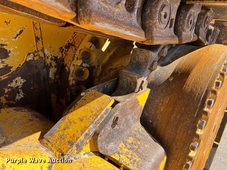 image for item DQ2264 2015 John Deere 1050K  dozer