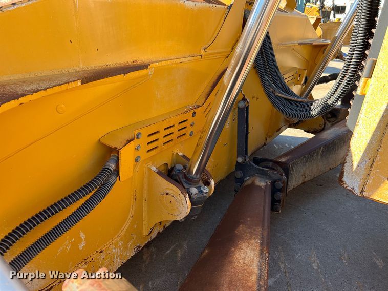 image for item DQ2265 2015 John Deere 1050K  dozer