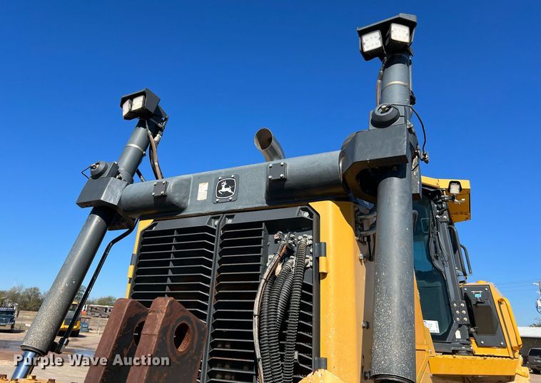 image for item DQ2265 2015 John Deere 1050K  dozer