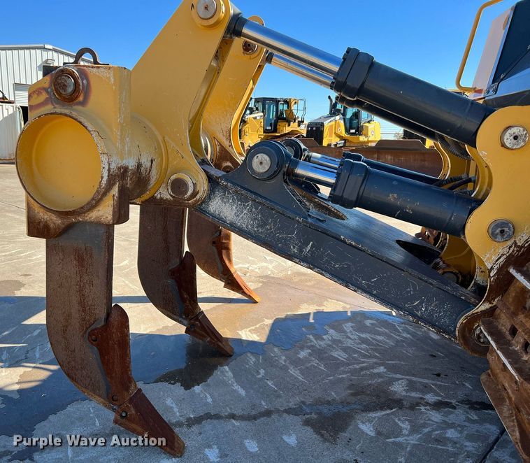 image for item DQ2265 2015 John Deere 1050K  dozer