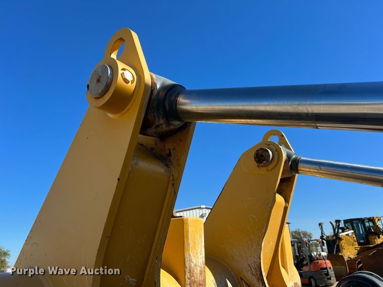 image for item DQ2265 2015 John Deere 1050K  dozer