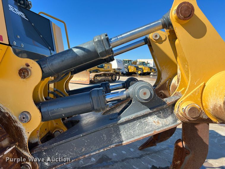 image for item DQ2265 2015 John Deere 1050K  dozer