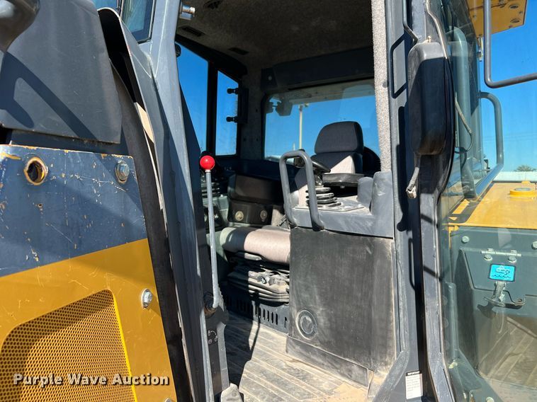 image for item DQ2265 2015 John Deere 1050K  dozer