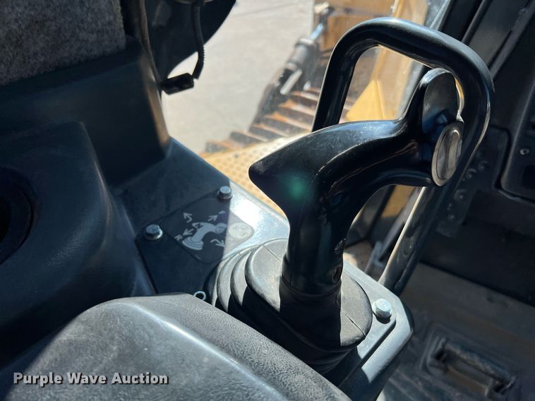 image for item DQ2265 2015 John Deere 1050K  dozer