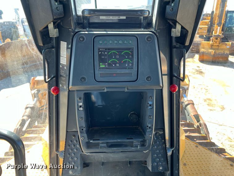 image for item DQ2265 2015 John Deere 1050K  dozer