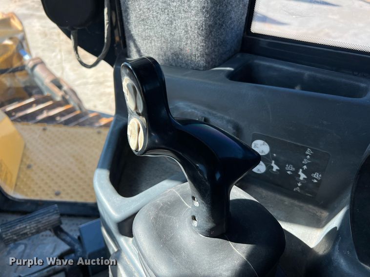 image for item DQ2265 2015 John Deere 1050K  dozer