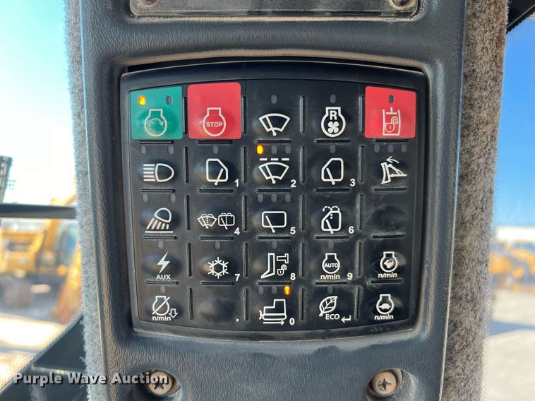 image for item DQ2265 2015 John Deere 1050K  dozer