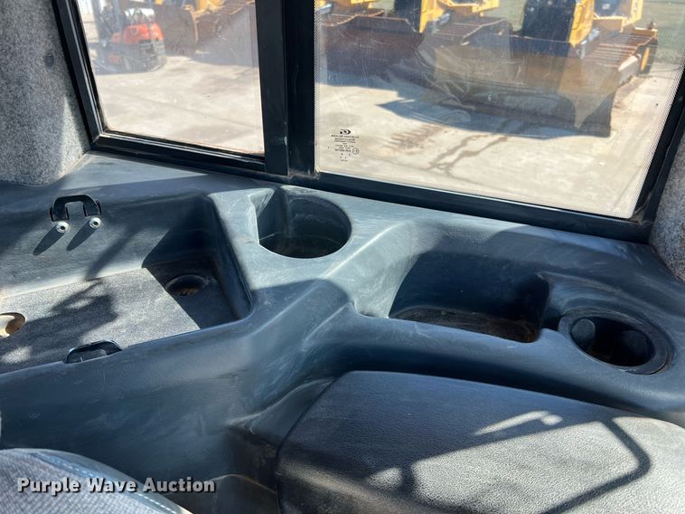 image for item DQ2265 2015 John Deere 1050K  dozer