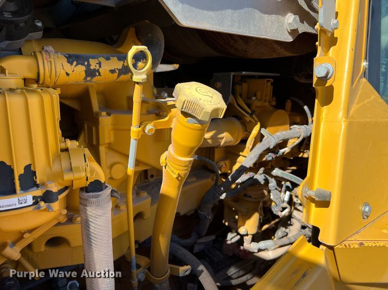 image for item DQ2265 2015 John Deere 1050K  dozer