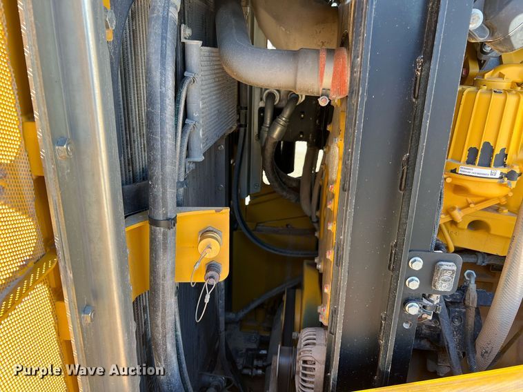 image for item DQ2265 2015 John Deere 1050K  dozer