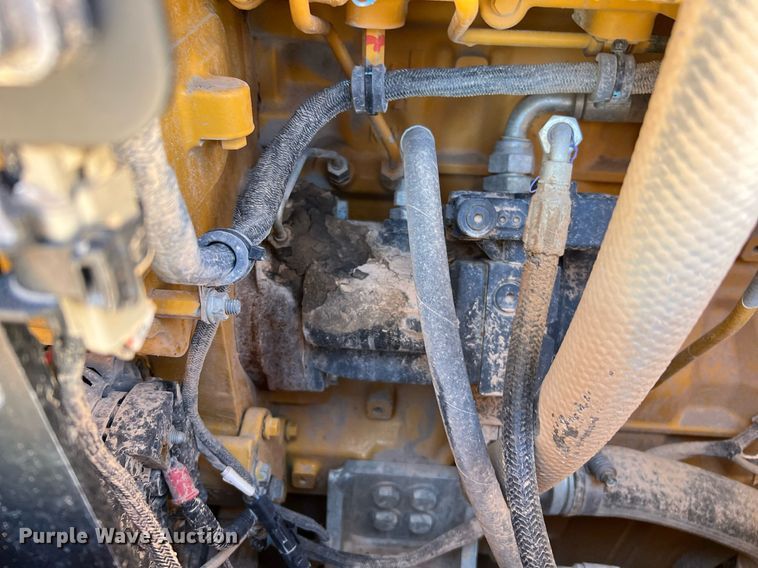 image for item DQ2265 2015 John Deere 1050K  dozer