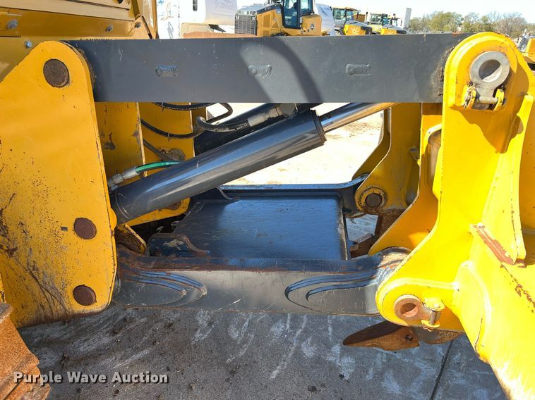 image for item DQ2266 2018 John Deere 850K WLT  dozer